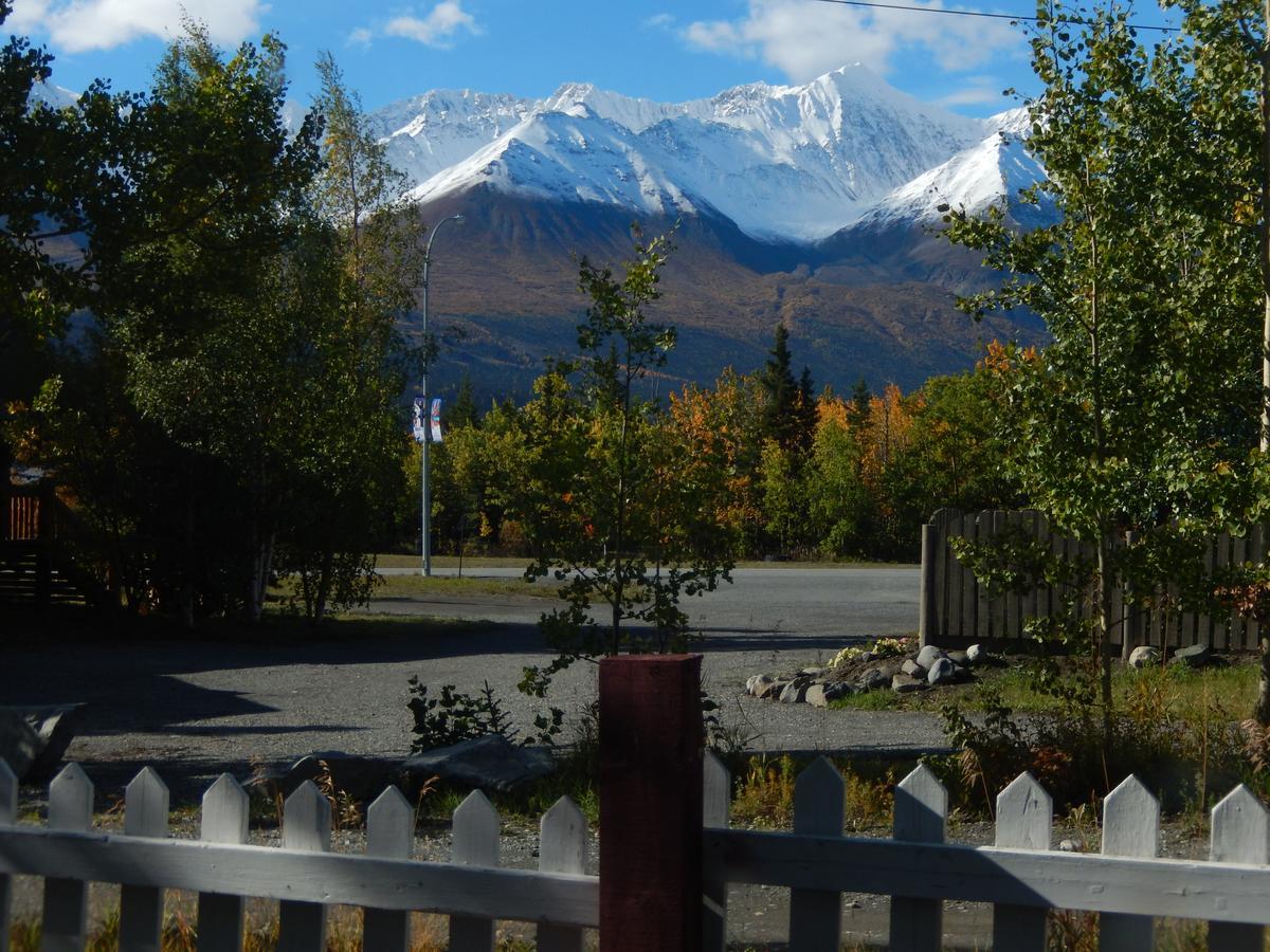 Wanderer'S Inn Backpackers Hostel Haines Junction Exterior photo